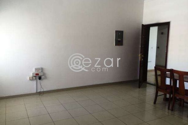 2 BHK Unfurnished Flat in Bin Mahmoud photo %index%
