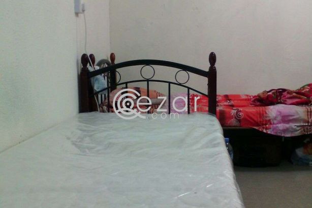 2 BED SPACE AVAILABLE FOR BACHELOR photo 1