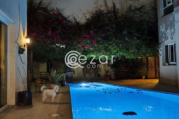 F/F Master room in private West Bay Villa - صورة %index%