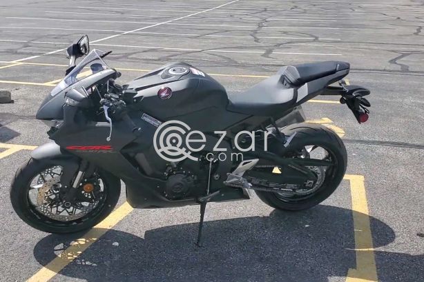 2017 Honda CBR1000RR ABS WhatsApp - صورة 2