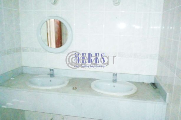 5 Bedroom Villa in Mamoura - صورة %index%