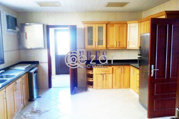 5 Bedroom Compound Villa in Muraikh - صورة %index%