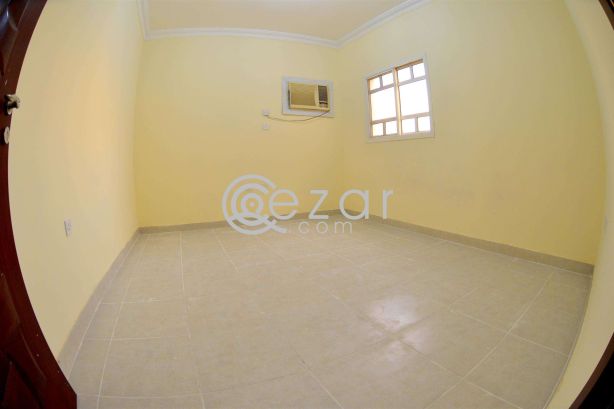 Unfurnished 2- Bedroom Apartment for Bachelors: Mughalina - صورة %index%