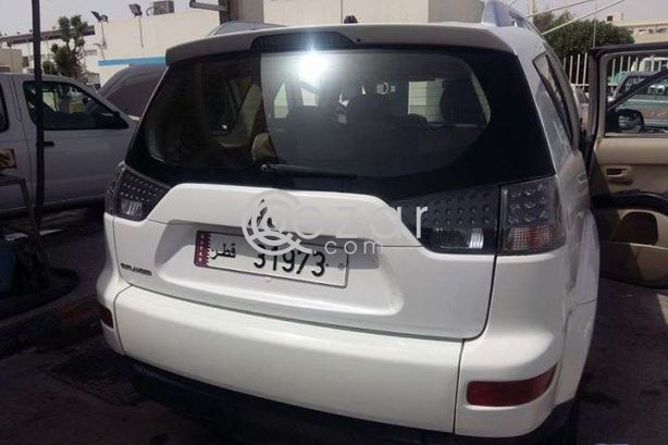 Mitsubishi outlander . Model 2008. Km 210. Car is good condition. No accident. - صورة 4
