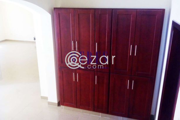 5 Bedroom Compound Villa in Muraikh - صورة %index%