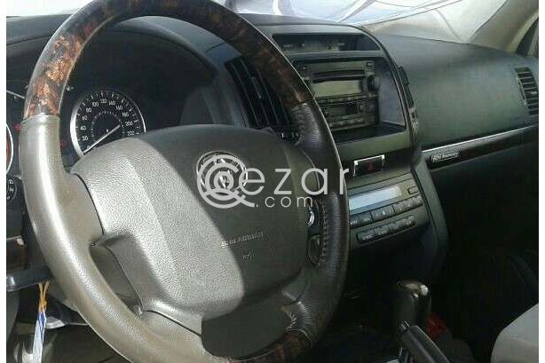 2011 Toyota Land Cruiser V6 photo 1