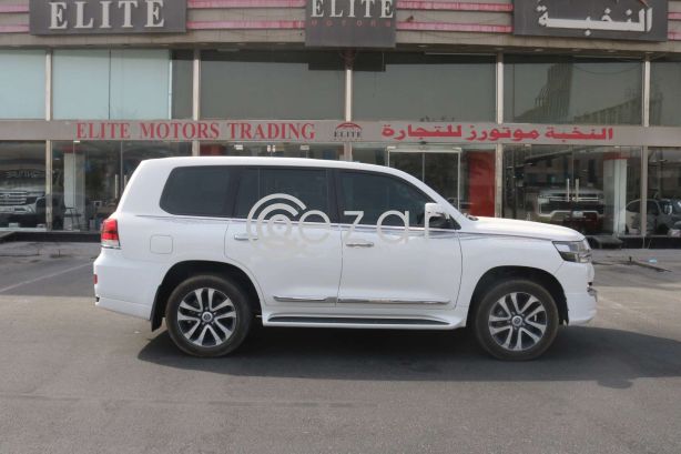 Toyota Land Cruiser  - GXR  Grand Touring  2019 - صورة 7
