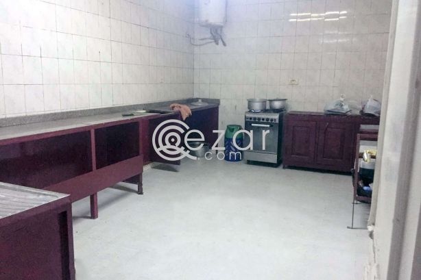 Well Maintained Labor camp for rent in Industrial area (Including Kharamaa). - صورة %index%