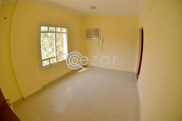 Unfurnished 2- Bedroom Apartment for Bachelors: Mughalina - صورة %index%