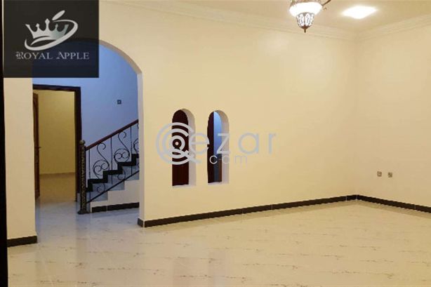 Brand New Ex-Bachelor 7 Bedroom 5 Bathroom Semi-furnished Compound Villa in Ain Khalid Near Ain Khalid Gate - صورة %index%