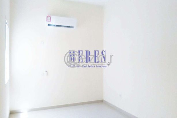 Brand New 3 Bedroom Villa in Aziziyah - صورة %index%