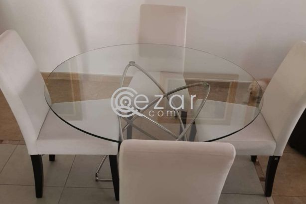 Dinning table w 6 chairs photo 1