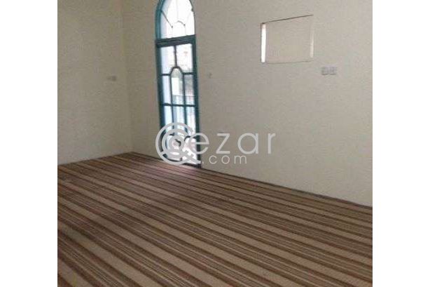 Flat First floor no lift photo %index%