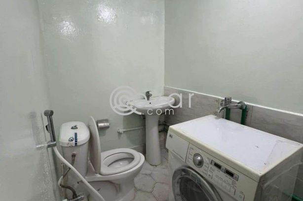 ستوديو مفروش كامل في الغرافة جنب محطة باص متروا photo %index%