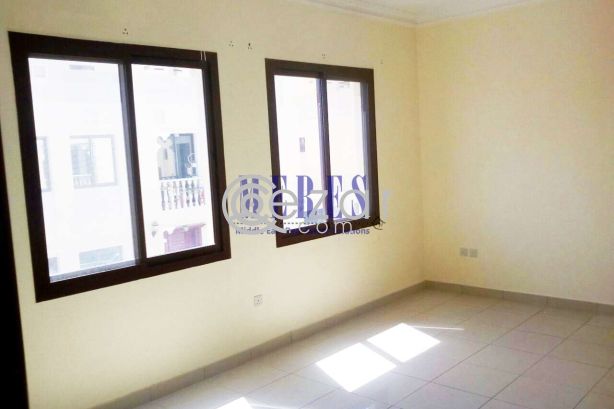 5 Bedroom Compound Villa in Muraikh - صورة %index%