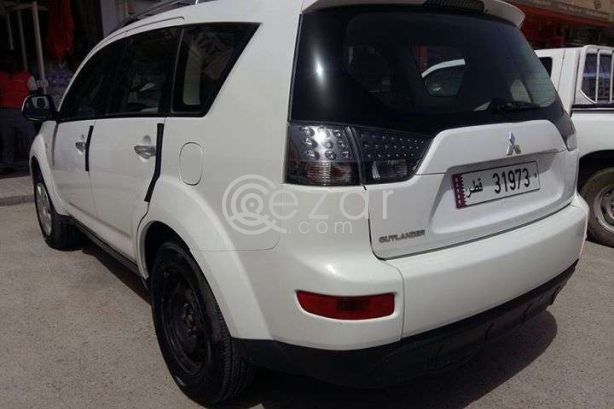 Mitsubishi outlander . Model 2008. Km 210. Car is good condition. No accident. - صورة 3