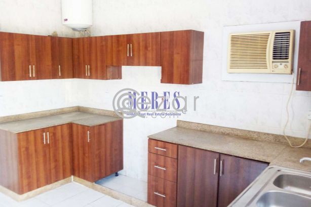 3 Bedroom Compound Villa in Abu Hamour - صورة %index%