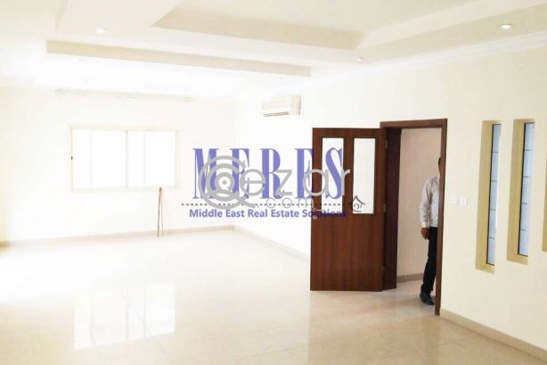 3 Bedroom Semi Furnished Compound Villa in Muaither - صورة %index%