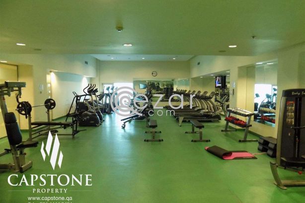 Fully-furnished 3BR plus 1 Maid's Room Apartment in West Bay - صورة %index%