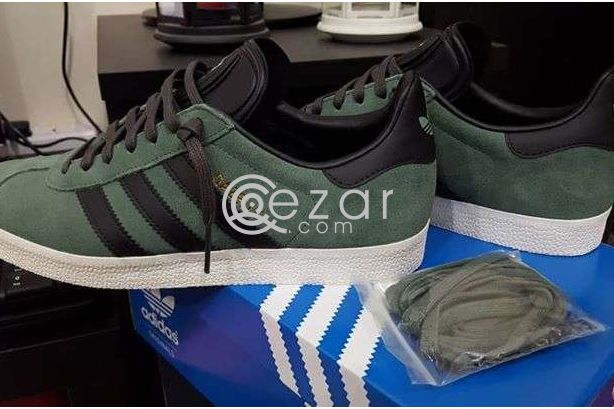 Pre-owned sneakers (PRICE DROP) photo 1