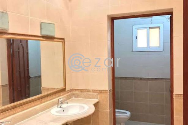 FOR EXECUTIVE BACHELORS...VERY NICE UNFURNISHED SPACIOUS 7 BEDROOM + STAND ALONE VILLA AT WAKRAH AND DUHAIL - صورة %index%