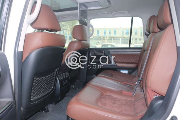 Toyota Land Cruiser  - GXR  Grand Touring  2019 - صورة 6