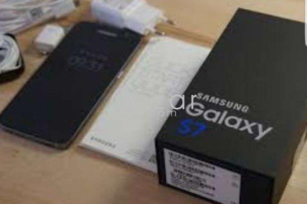 S7 almost new with original cover. Silver photo 1