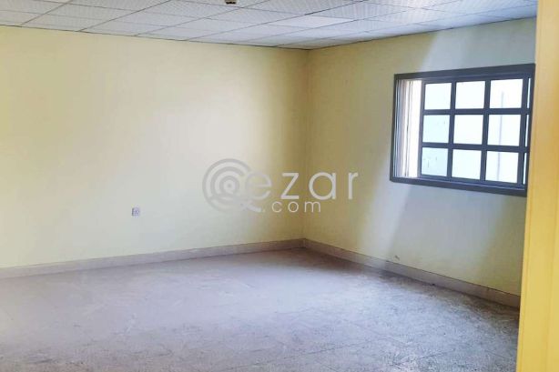 Impressive Huge Dry Store with Office - صورة %index%