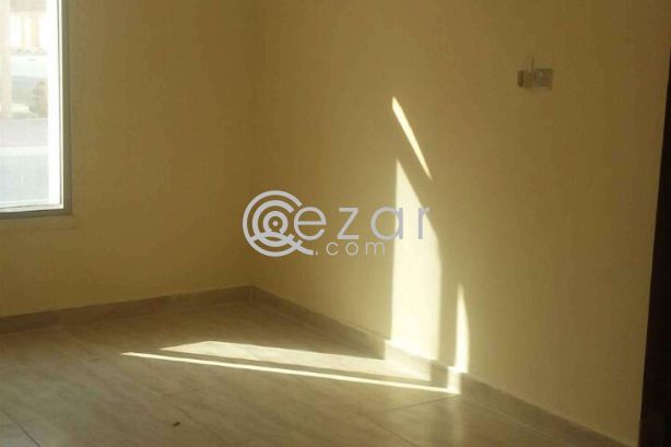 Brand New Ex-Bachelor 7 Bedroom 5 Bathroom Semi-furnished Compound Villa in Ain Khalid Near Ain Khalid Gate - صورة %index%