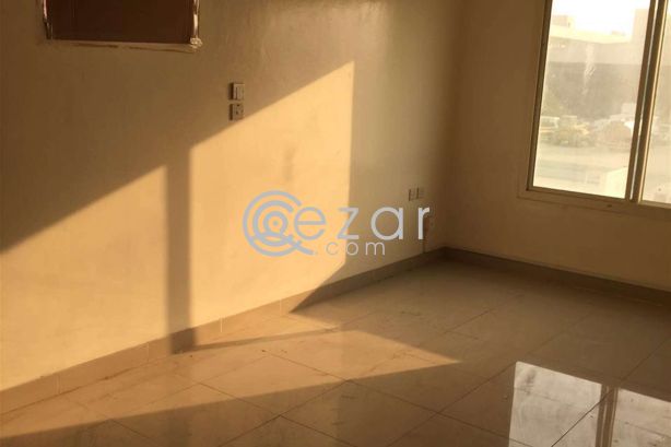 Approved warehouses with office on mezzanine | Street 39 - صورة %index%