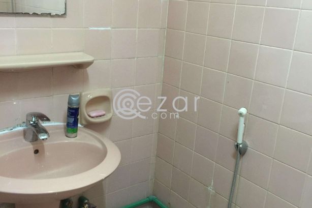 Fully furnished Bedroom with sharing bathroom in Najma only Indians photo 2