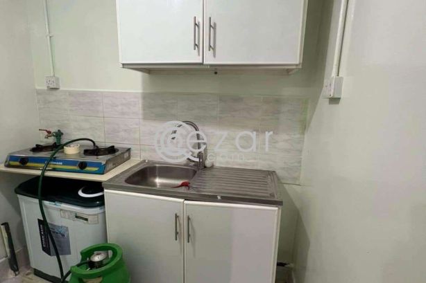 ستوديو مفروش كامل في الغرافة جنب محطة باص متروا photo %index%