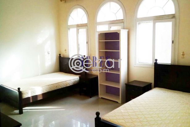 5 Bedroom Compound Villa in Abu Hamour - صورة %index%