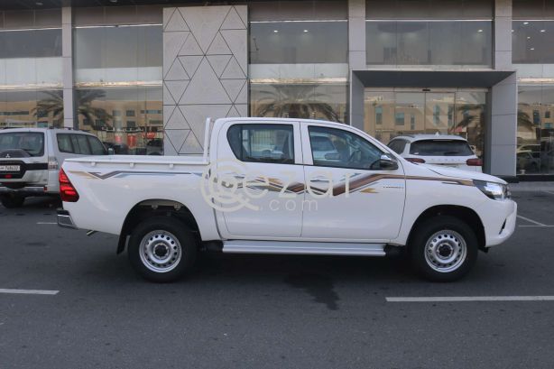 Toyota HILUX 2024  4x4 photo 4