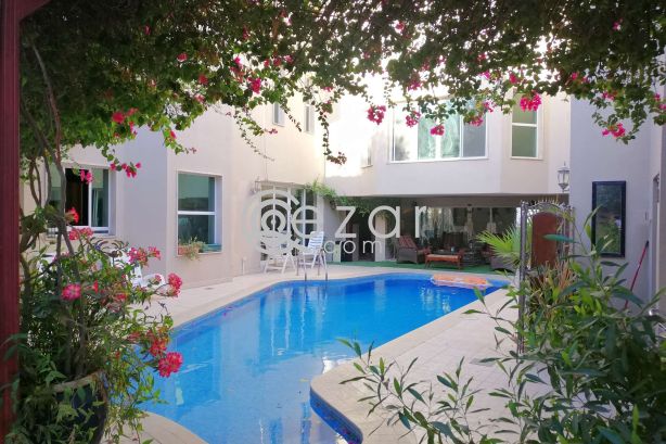 F/F Master room in private West Bay Villa - صورة %index%